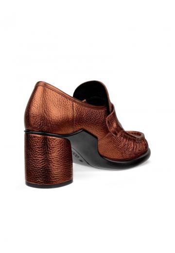 Туфли с высоким носом