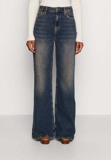 Свободные джинсы