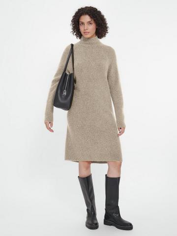 Вязаное платье