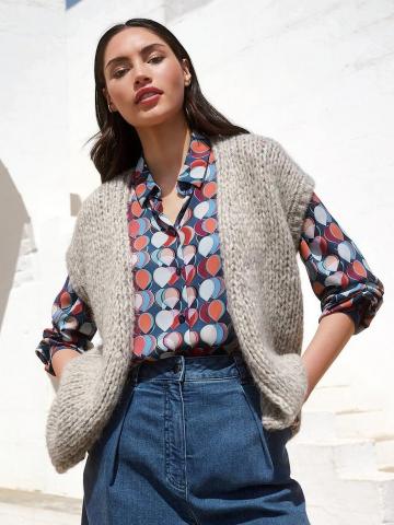 Вязаная жилетка