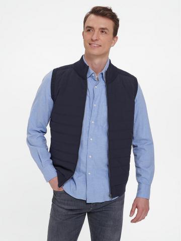 Вязаная жилетка