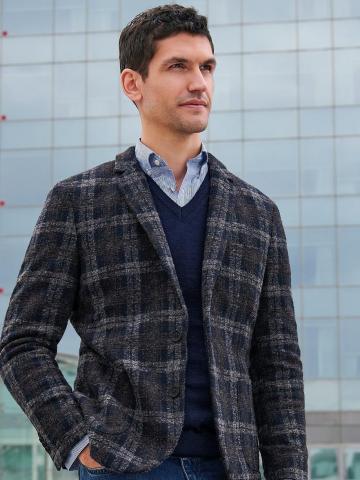 Пуловер с вырезом V