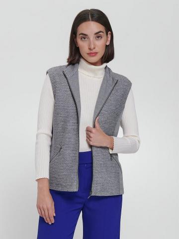 Вязаная жилетка