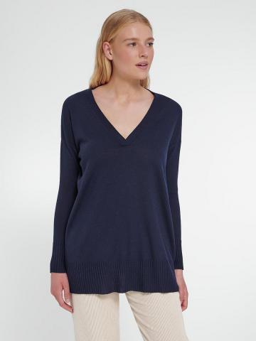 Пуловер с вырезом V