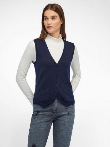 Вязаная жилетка