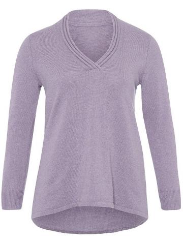 Пуловер с вырезом V