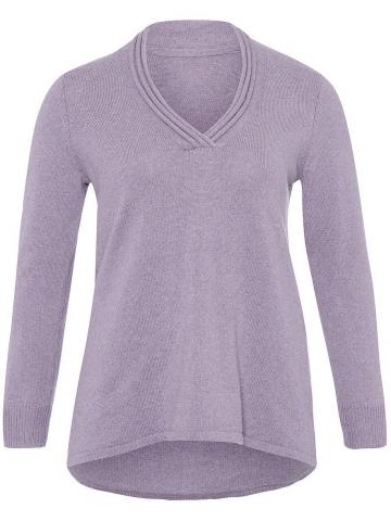 Пуловер с вырезом V