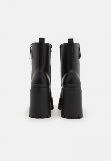 Полусапожки на высоком каблуке