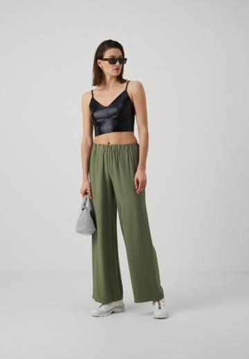 Топ на бретельках