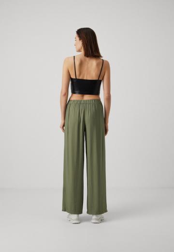 Топ на бретельках