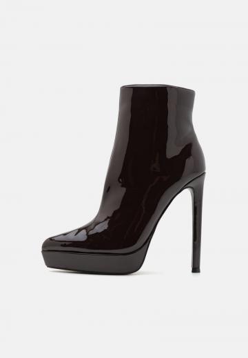 Полусапожки на высоком каблуке