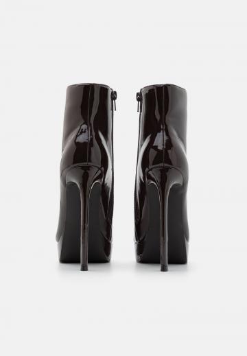 Полусапожки на высоком каблуке