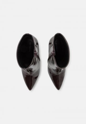 Полусапожки на высоком каблуке