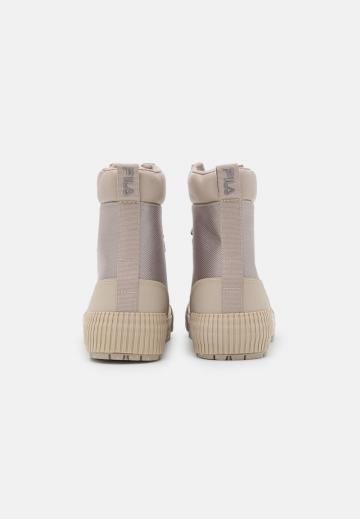 Ботинки на шнуровке