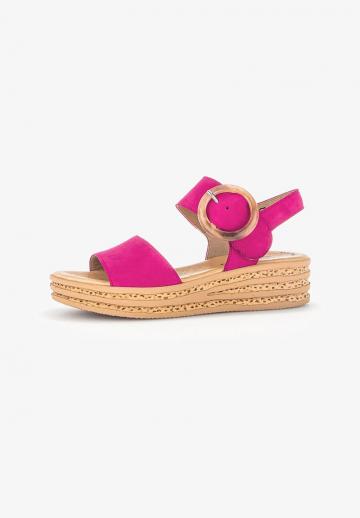 Босоножки на танкетке