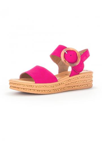 Босоножки на танкетке