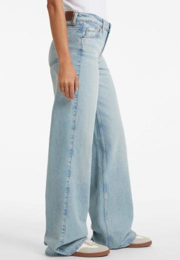 Свободные джинсы