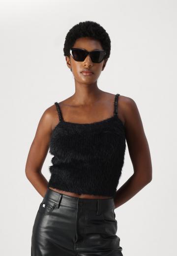 Топ на бретельках