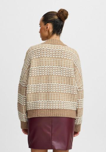 Жаккардовая вязаная кофта