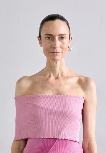 Платье без бретелек