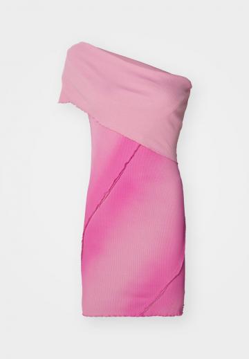 Платье без бретелек