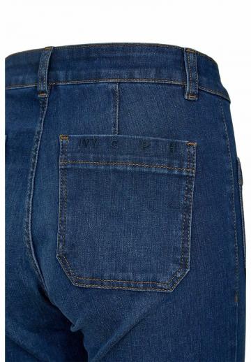 Клешеные джинсы