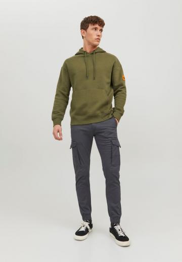 Брюки с накладными карманами