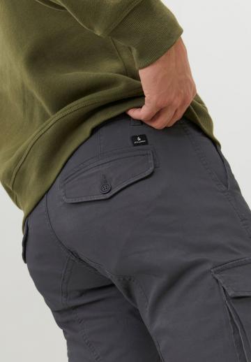 Брюки с накладными карманами