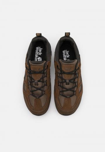 Походные кроссовки