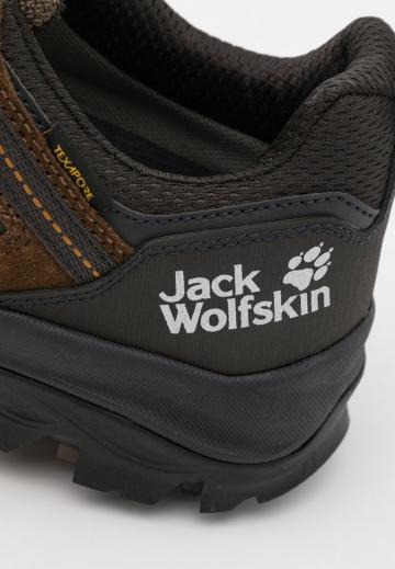 Походные кроссовки