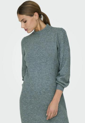 Вязаное платье