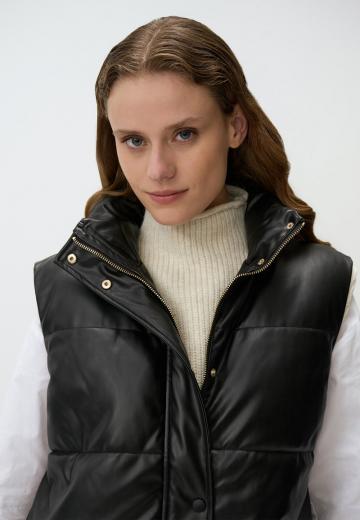 Длинный жилет