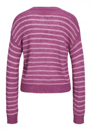 Пуловер в полоску
