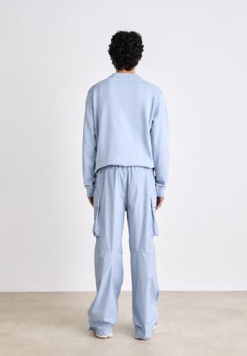 Брюки с накладными карманами