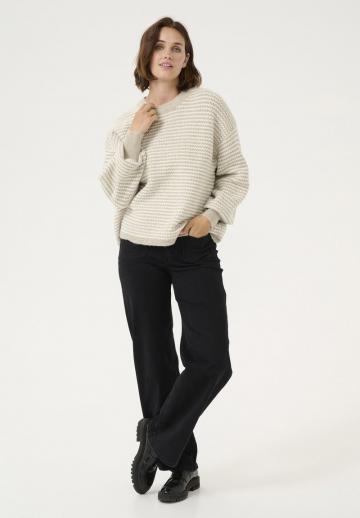 Пуловер в полоску