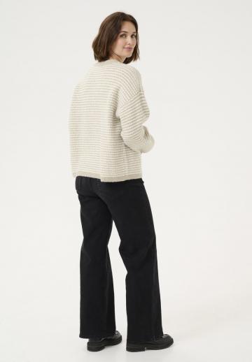 Пуловер в полоску