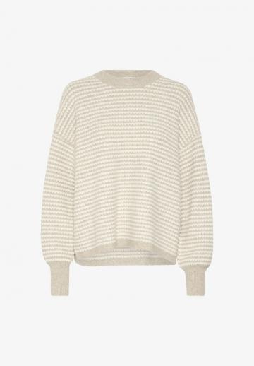 Пуловер в полоску