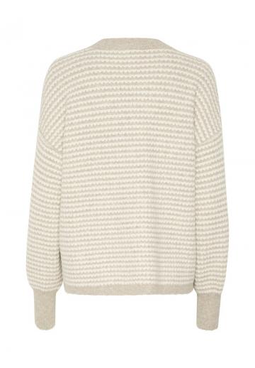 Пуловер в полоску