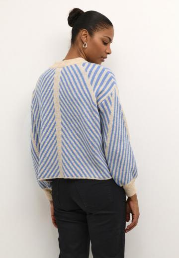 Пуловер в полоску