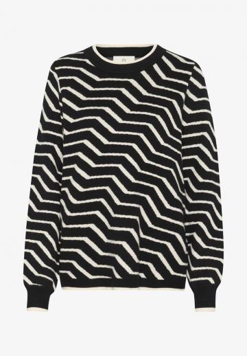 Пуловер в полоску