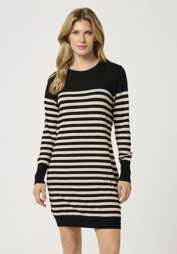 Вязаное платье