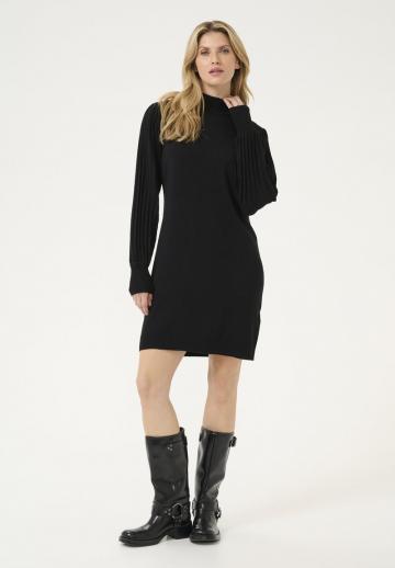 Вязаное платье