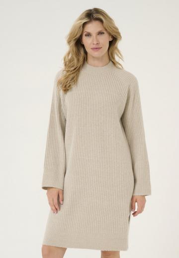 Вязаное платье