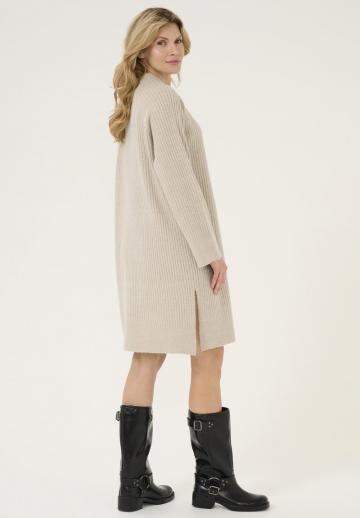 Вязаное платье