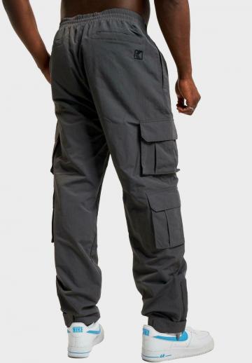 Брюки с накладными карманами