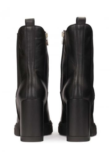 Высокие сапоги