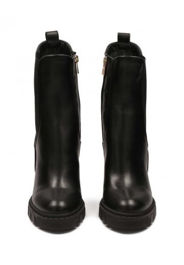 Высокие сапоги