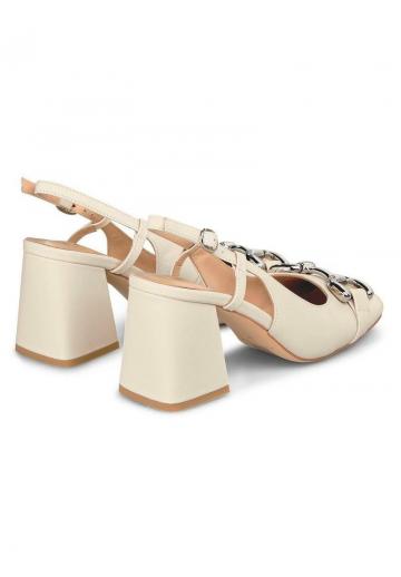 Туфли с высоким носом