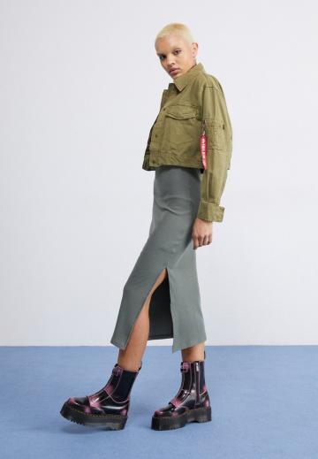 Куртка с накладнымит карманами