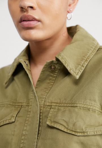 Куртка с накладнымит карманами